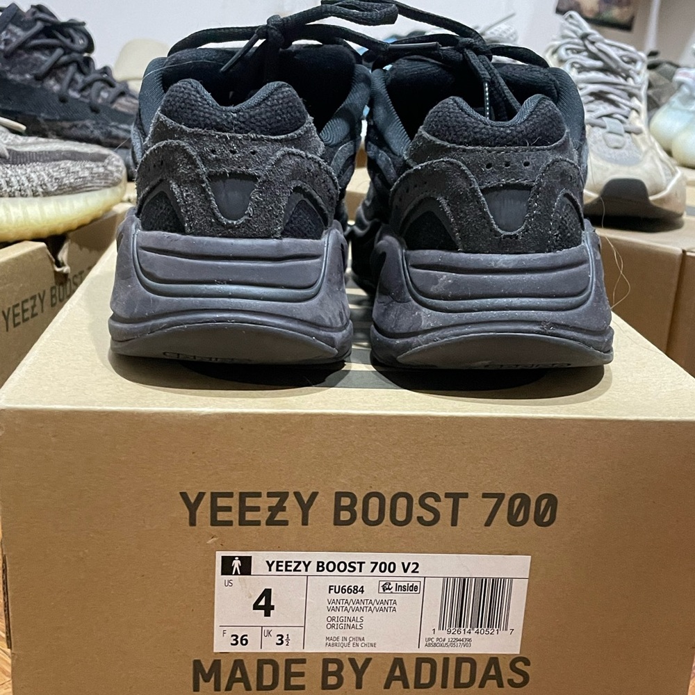 Yeezy Boost 700 Size 4Y (W5.5)